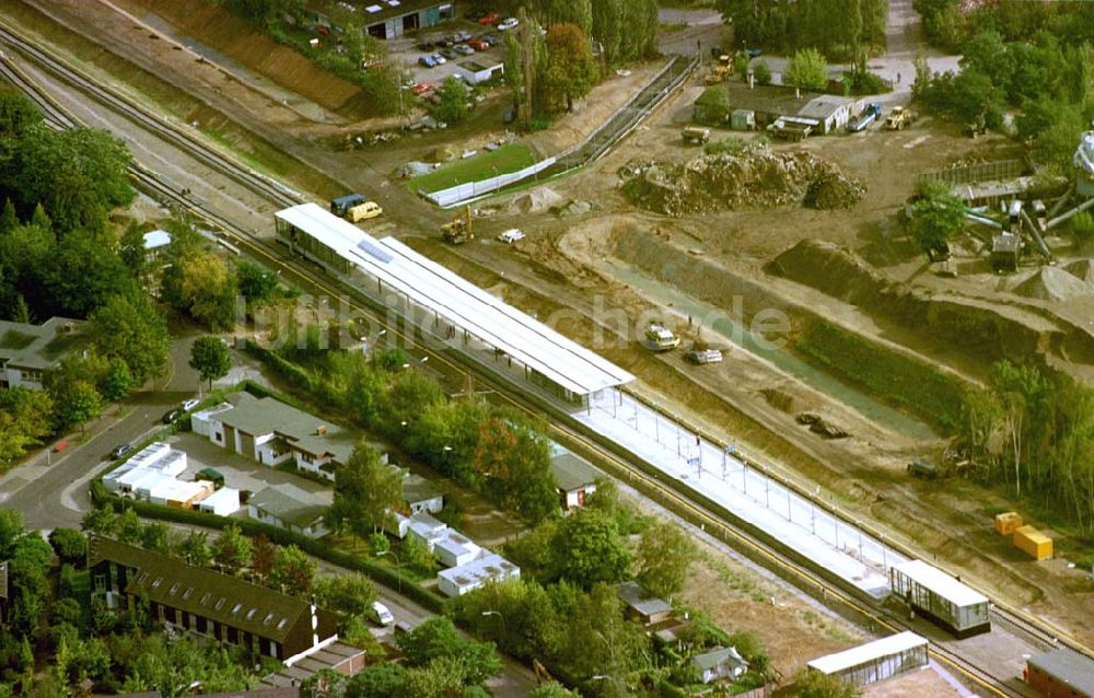 Berlin - Lichterfelde aus der Vogelperspektive: Wiedererrichtete S-Bahnstrecke Lichterfelde-Ost - Osdorfer Straße - Lichterfelde-Süd.