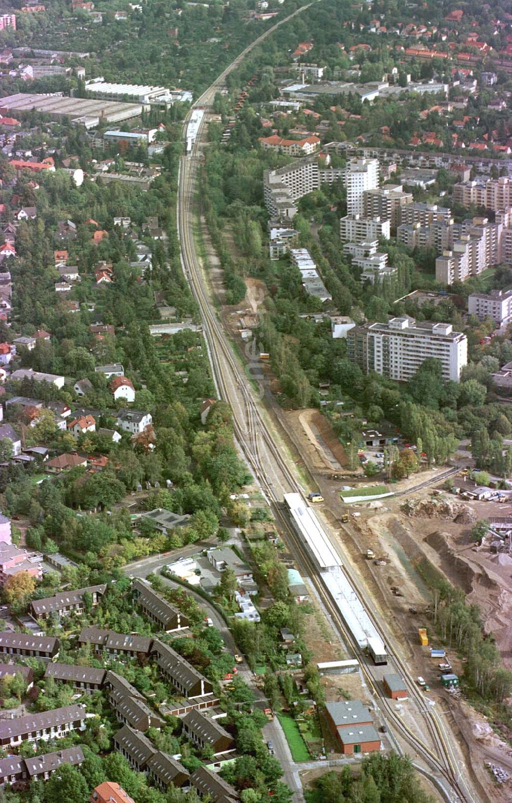 Luftbild Berlin - Lichterfelde - Wiedererrichtete S-Bahnstrecke Lichterfelde-Ost - Osdorfer Straße - Lichterfelde-Süd.