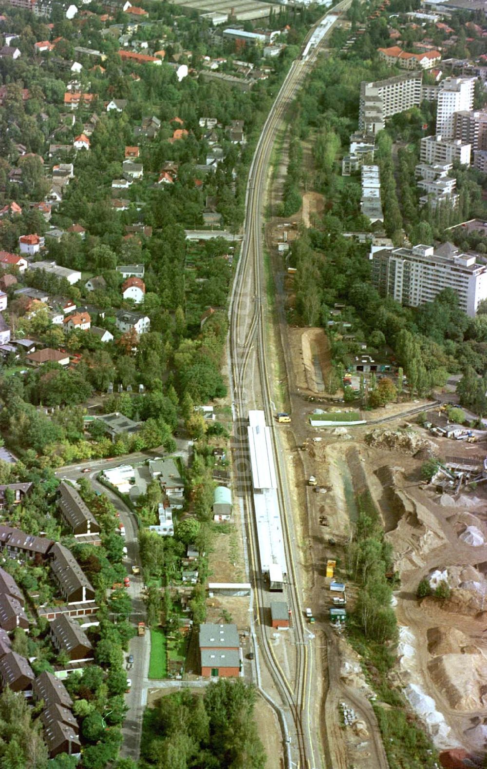 Luftaufnahme Berlin - Lichterfelde - Wiedererrichtete S-Bahnstrecke Lichterfelde-Ost - Osdorfer Straße - Lichterfelde-Süd.