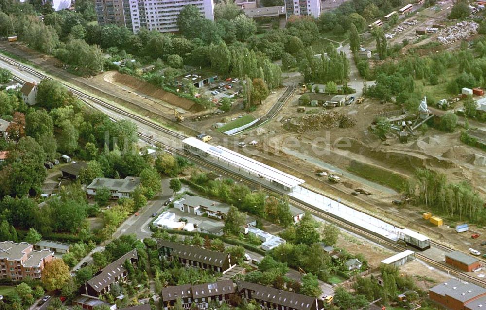 Berlin - Lichterfelde aus der Vogelperspektive: Wiedererrichtete S-Bahnstrecke Lichterfelde-Ost - Osdorfer Straße - Lichterfelde-Süd.