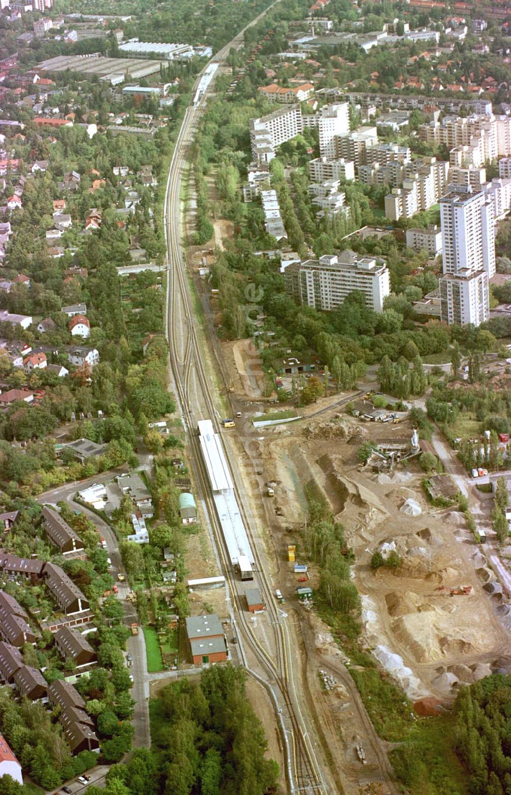 Luftbild Berlin - Lichterfelde - Wiedererrichtete S-Bahnstrecke Lichterfelde-Ost - Osdorfer Straße - Lichterfelde-Süd.