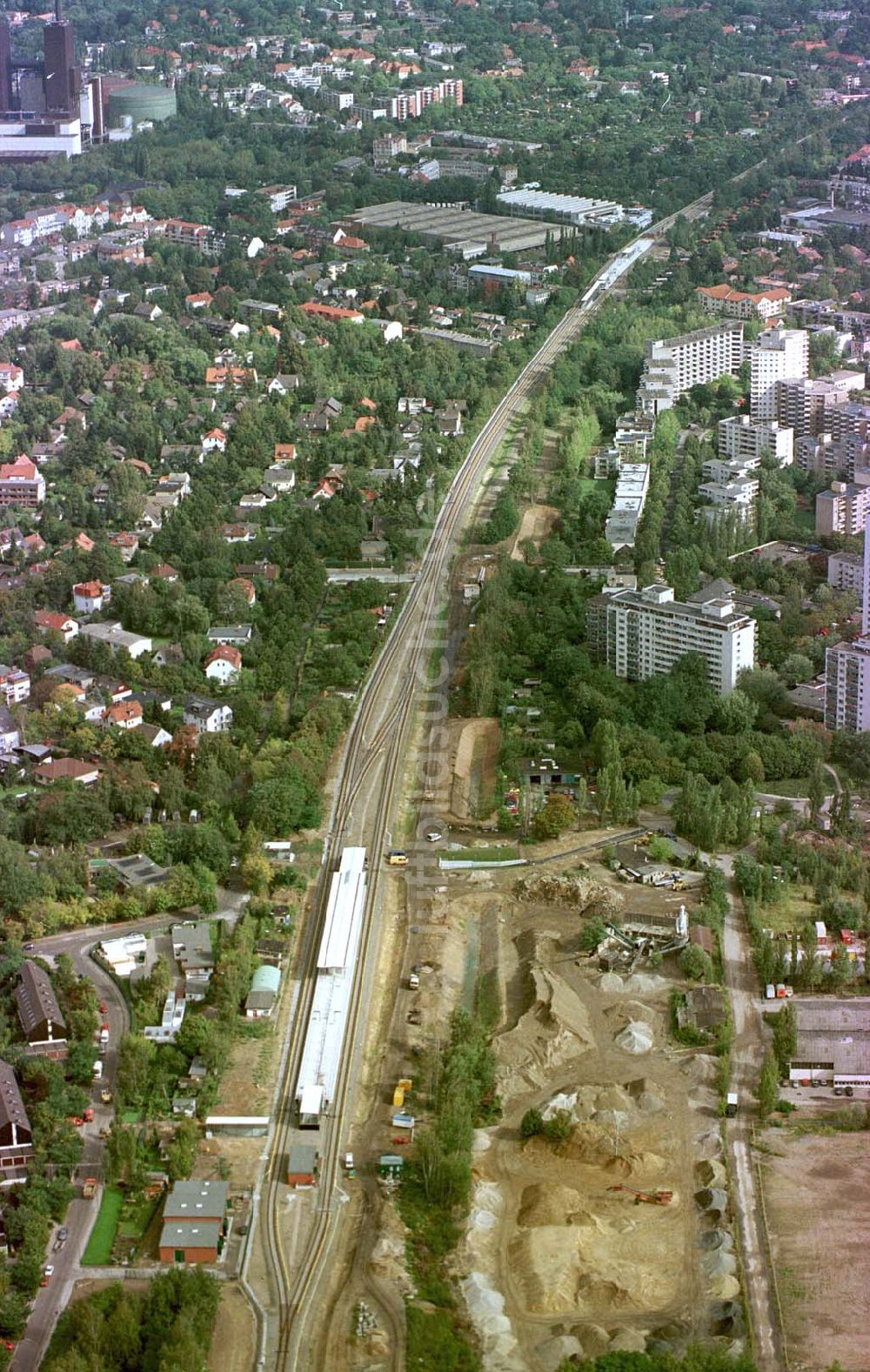 Luftaufnahme Berlin - Lichterfelde - Wiedererrichtete S-Bahnstrecke Lichterfelde-Ost - Osdorfer Straße - Lichterfelde-Süd.