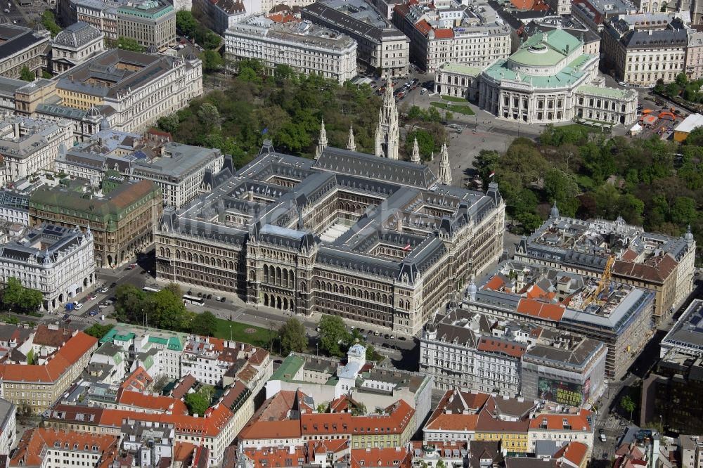 Luftaufnahme Wien - Wiener Rathaus in Österreich / Austria