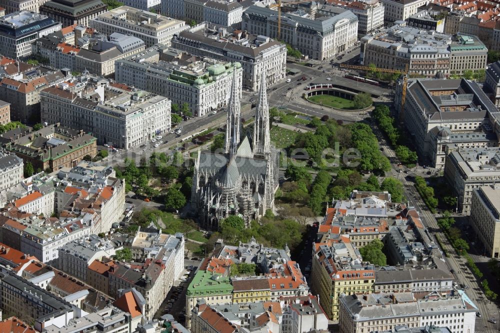 Luftaufnahme Wien - Wiener Votivkirche in Österreich / Austria