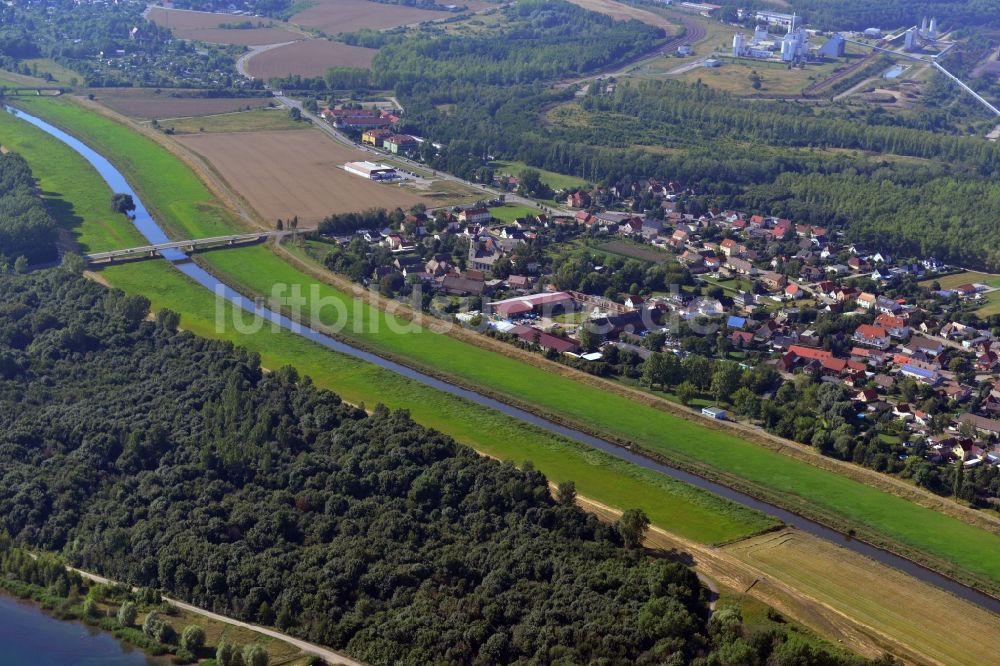 Luftaufnahme Schkopau Lochau - Wiesenstreifen und Überflutungsflächen am Flußbett der Weißen Elster bei Schkopau Lochau im Bundesland Sachsen-Anhalt