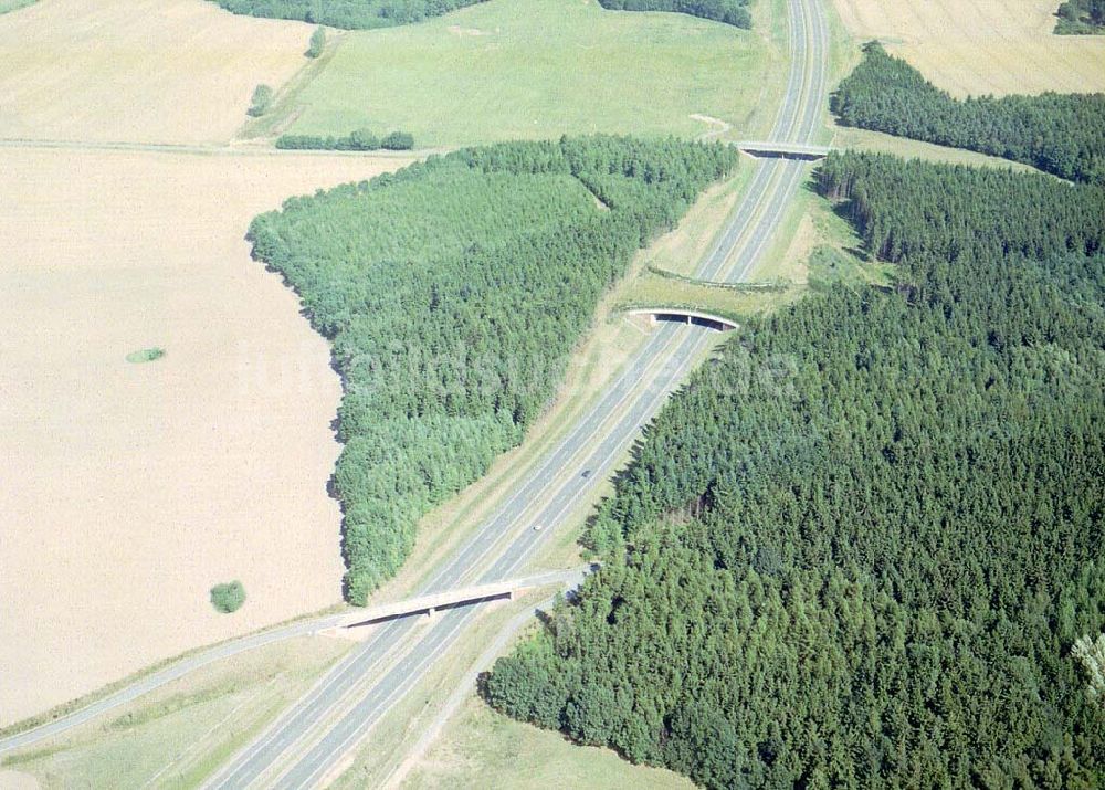 Luftaufnahme bei Wismar / Mecklenburg - Vorpommern - Wildbrückenbereich an der A20 südöstlich von Wismar.