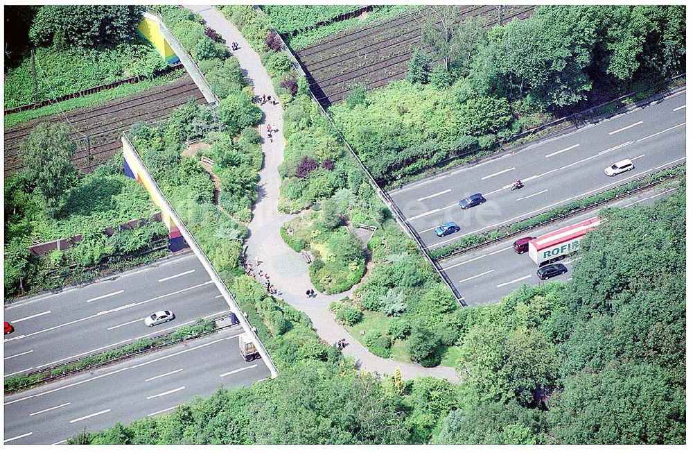 Luftbild Duisburg - Wildpark-Autobahnbrücke Duisberg