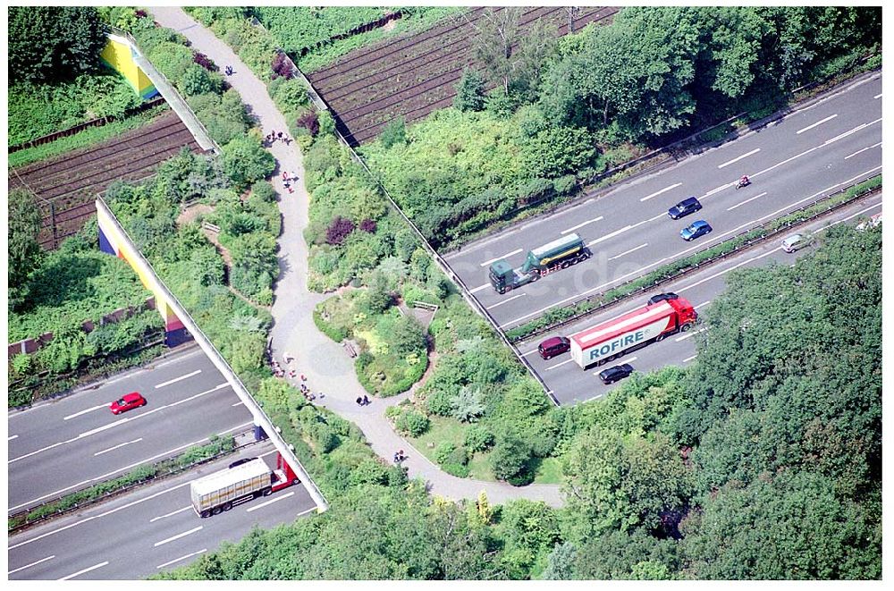 Luftaufnahme Duisburg - Wildpark-Autobahnbrücke Duisberg