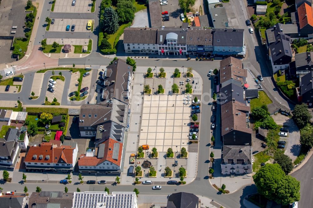 Warstein aus der Vogelperspektive: Wilkeplatz im Innenstadt- Zentrum in Warstein - Belecke im Bundesland Nordrhein-Westfalen