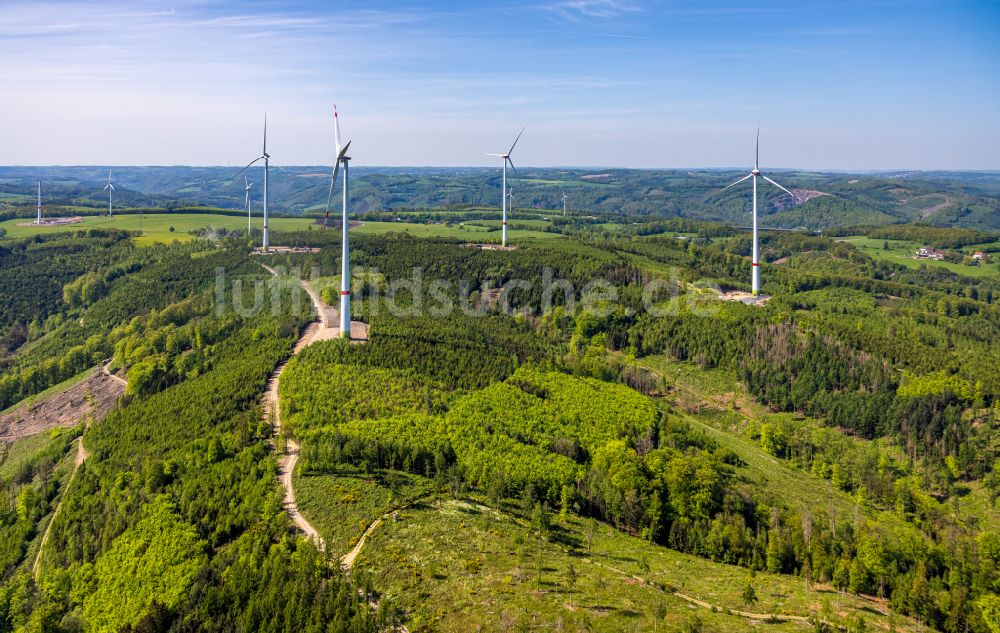 Luftbild Nachrodt-Wiblingwerde - Windenergieanlage in einem Wald in Nachrodt-Wiblingwerde im Bundesland Nordrhein-Westfalen, Deutschland