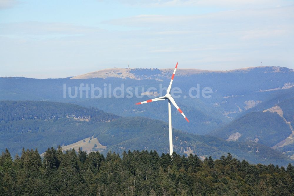 Fröhnd von oben - Windenergieanlage (WEA) - Windrad- auf dem Ittenschwander Horn bei Fröhnd im Bundesland Baden-Württemberg