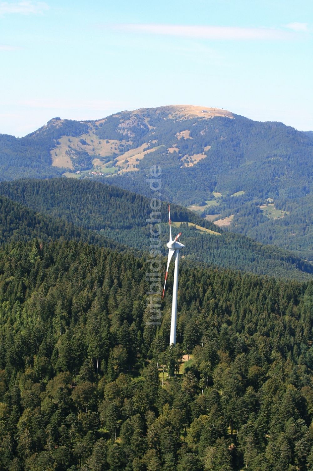 Fröhnd aus der Vogelperspektive: Windenergieanlage (WEA) - Windrad- auf dem Ittenschwander Horn bei Fröhnd im Bundesland Baden-Württemberg