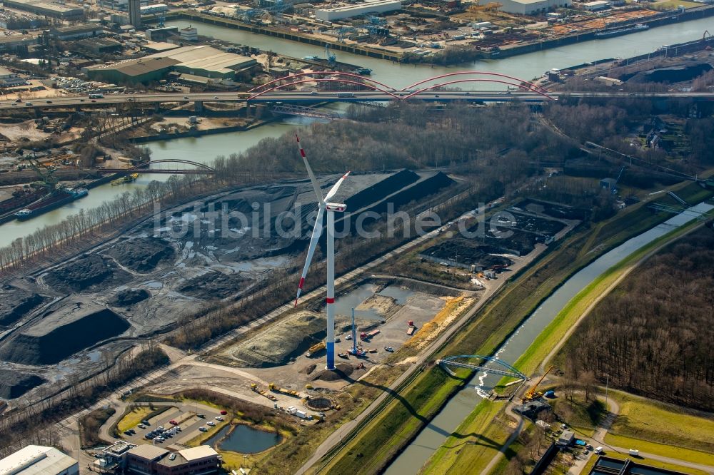 Luftaufnahme Bottrop - Windenergieanlage (WEA) - Windrad- auf dem Werksgelände der Kokerei Prosper in Bottrop im Bundesland Nordrhein-Westfalen