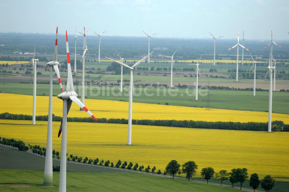 Schwanebeck bei Nauen aus der Vogelperspektive: Windenergieanlagen bei Schwanebeck