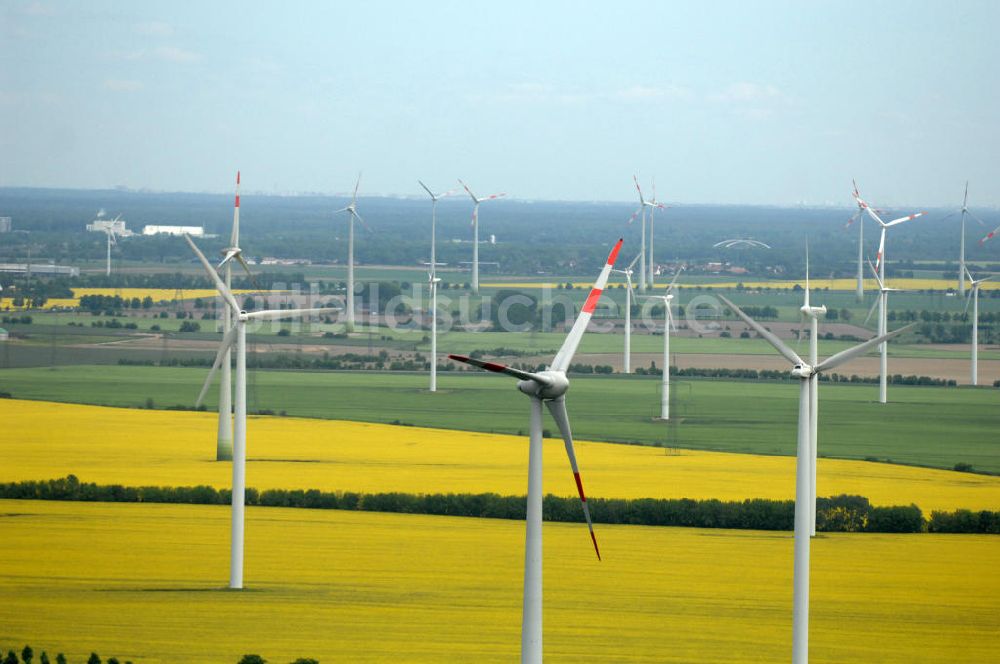 Schwanebeck bei Nauen aus der Vogelperspektive: Windenergieanlagen bei Schwanebeck