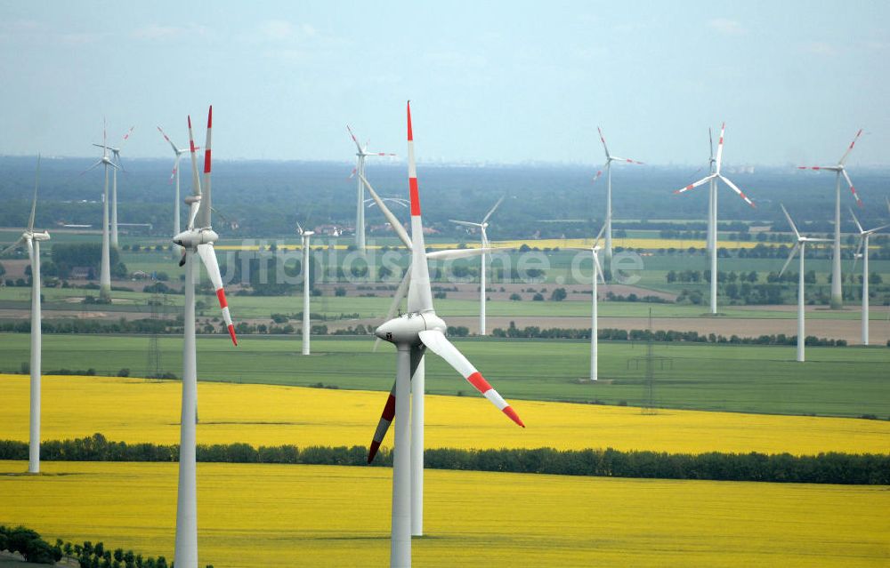 Schwanebeck bei Nauen von oben - Windenergieanlagen bei Schwanebeck