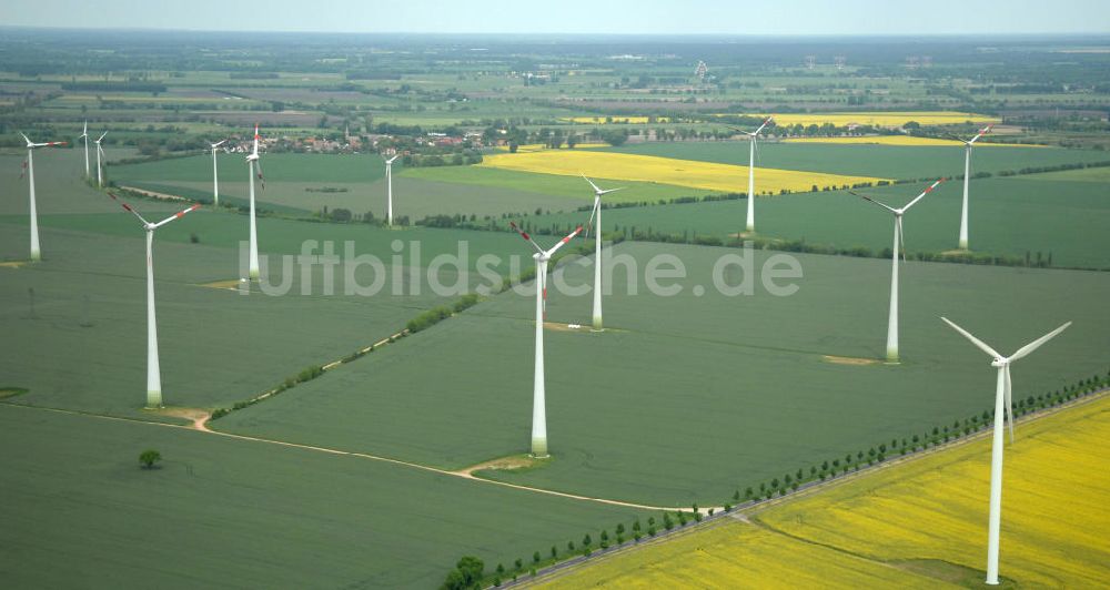 Schwanebeck bei Nauen aus der Vogelperspektive: Windenergieanlagen bei Schwanebeck