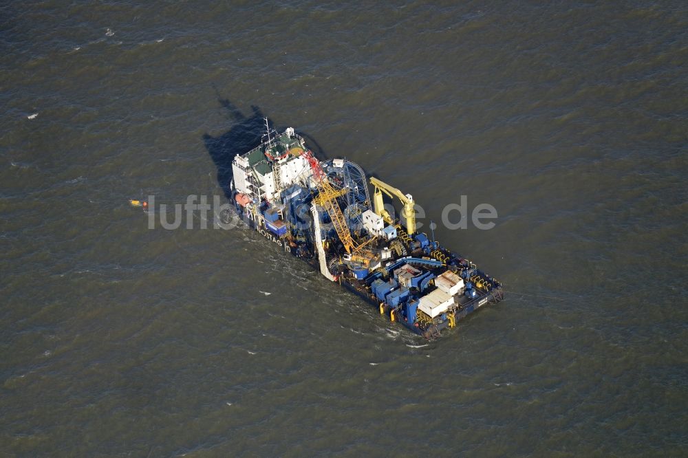 Luftaufnahme Nordsee Offshore - Windenergieanlagen (WEA) im Bau in der Nordsee Außenweser nähe Wangerooge