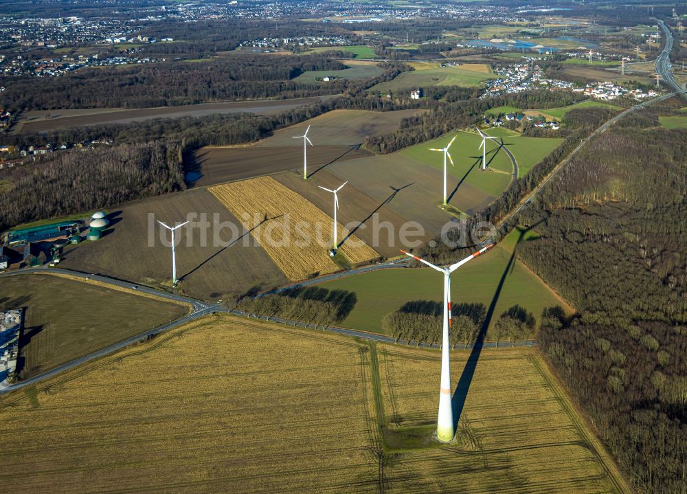 Luftbild Mengede - Windenergieanlagen (WEA) auf einem Feld in Mengede im Bundesland Nordrhein-Westfalen, Deutschland