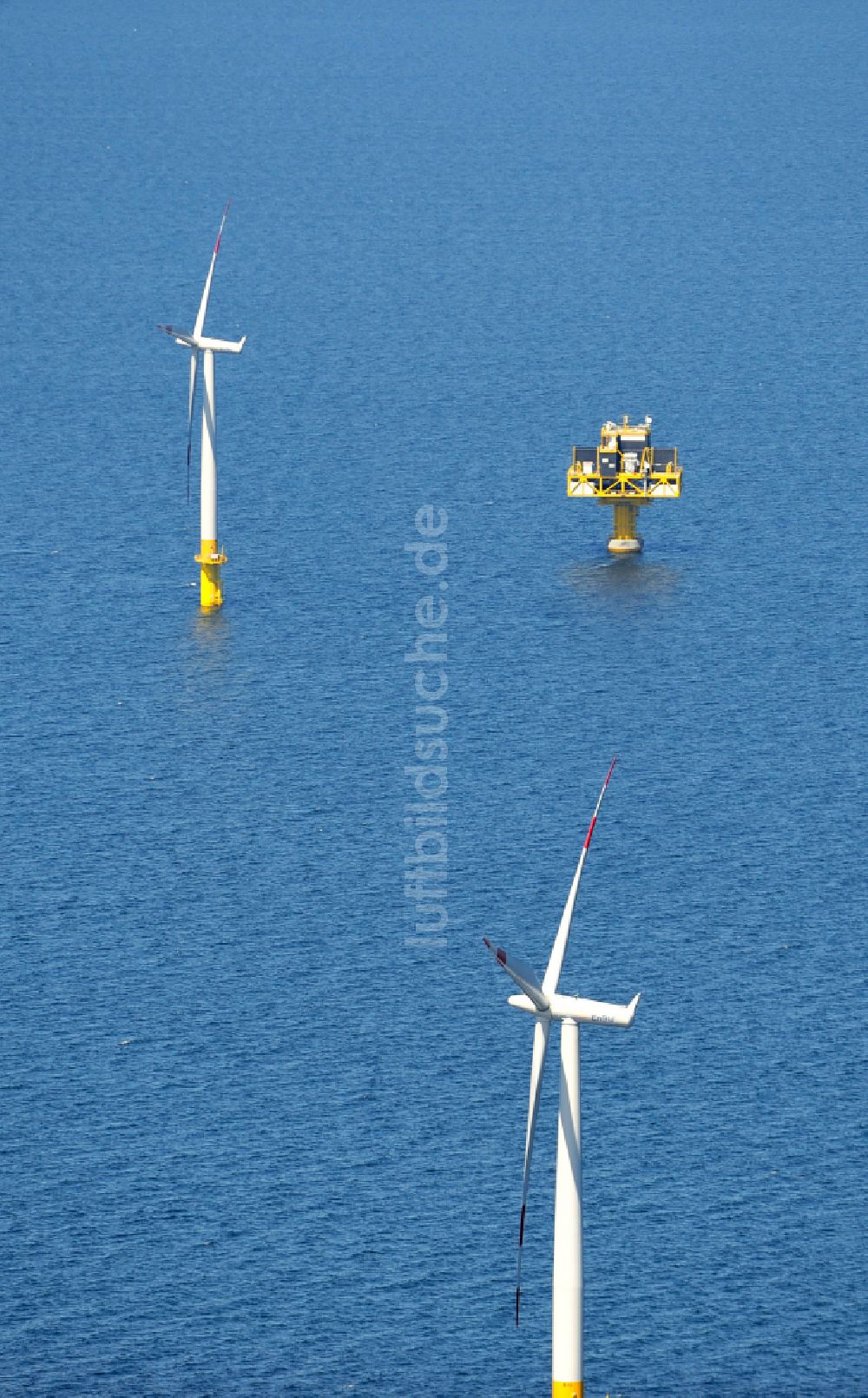 Zingst von oben - Windenergieanlagen (WEA) des Offshore-Windpark EnBW Baltic 1 auf der Wasseroberfläche der Ostsee in Zingst im Bundesland Mecklenburg-Vorpommern, Deutschland