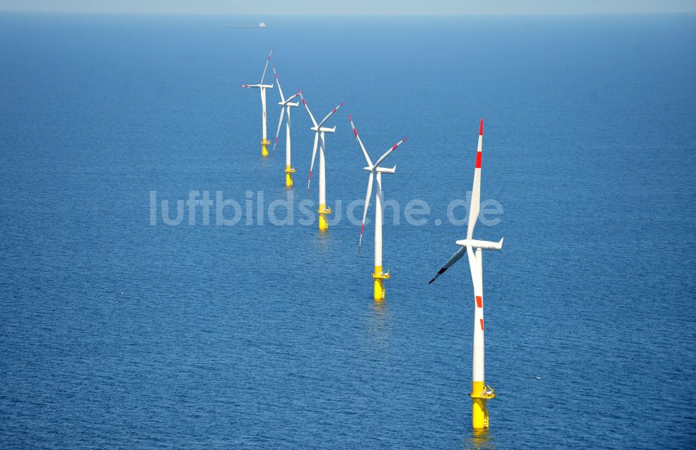 Zingst von oben - Windenergieanlagen (WEA) des Offshore-Windpark EnBW Baltic 1 auf der Wasseroberfläche der Ostsee in Zingst im Bundesland Mecklenburg-Vorpommern, Deutschland