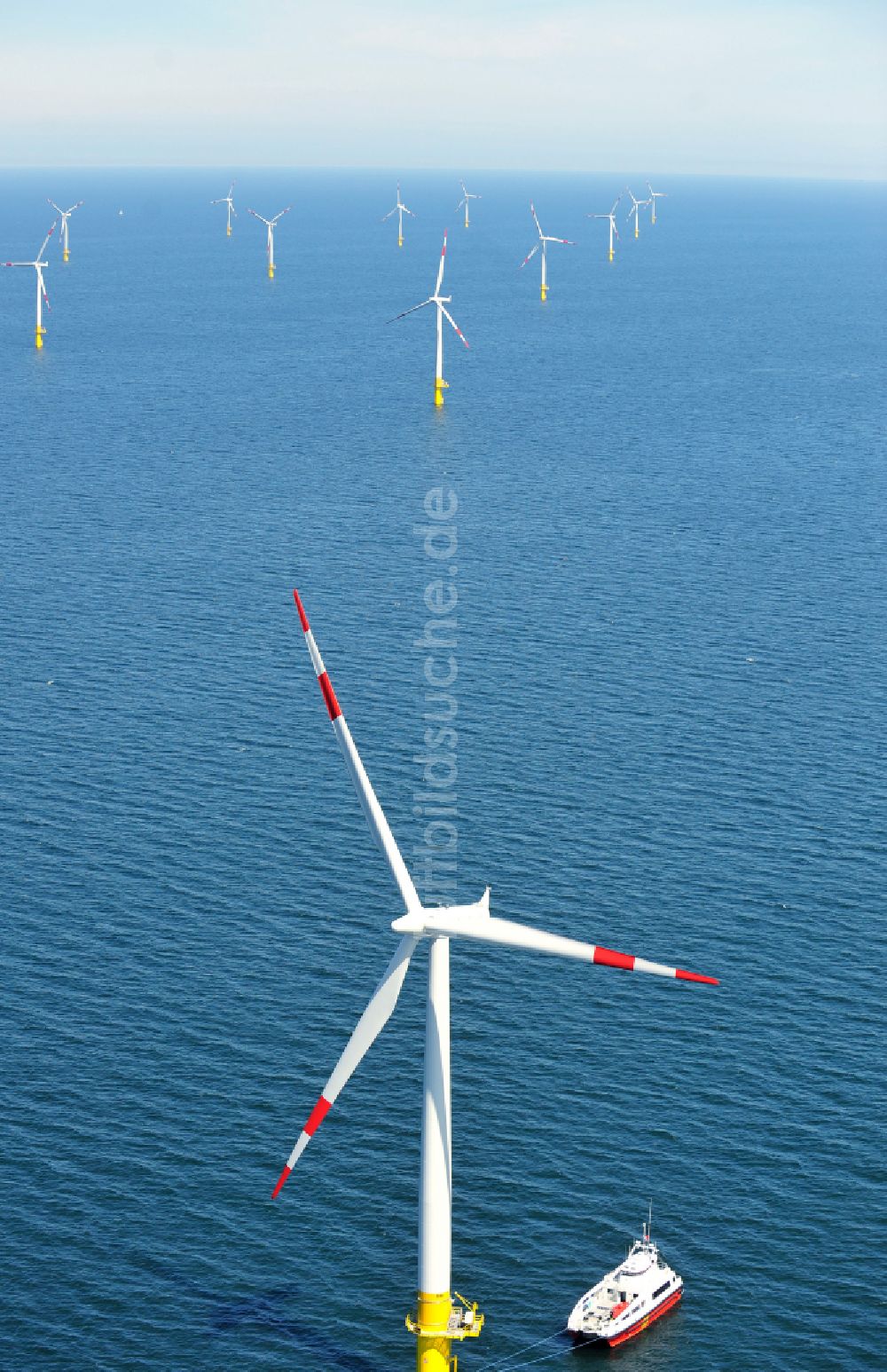 Luftbild Zingst - Windenergieanlagen (WEA) des Offshore-Windpark EnBW Baltic 1 auf der Wasseroberfläche der Ostsee in Zingst im Bundesland Mecklenburg-Vorpommern, Deutschland