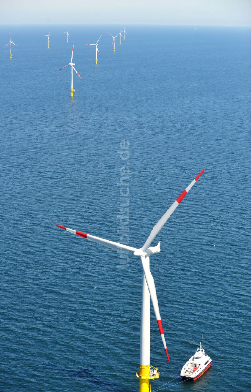 Zingst von oben - Windenergieanlagen (WEA) des Offshore-Windpark EnBW Baltic 1 auf der Wasseroberfläche der Ostsee in Zingst im Bundesland Mecklenburg-Vorpommern, Deutschland