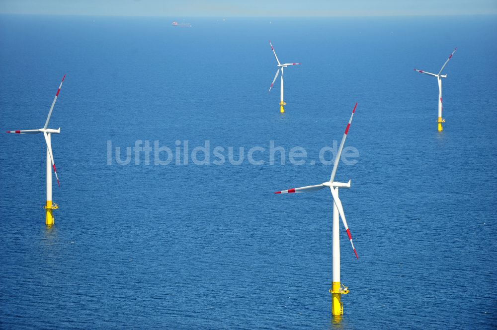 Luftbild Zingst - Windenergieanlagen (WEA) des Offshore-Windpark EnBW Baltic 1 auf der Wasseroberfläche der Ostsee in Zingst im Bundesland Mecklenburg-Vorpommern, Deutschland