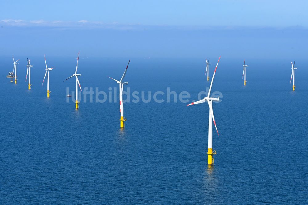 Zingst von oben - Windenergieanlagen (WEA) des Offshore-Windpark EnBW Baltic 1 auf der Wasseroberfläche der Ostsee in Zingst im Bundesland Mecklenburg-Vorpommern, Deutschland