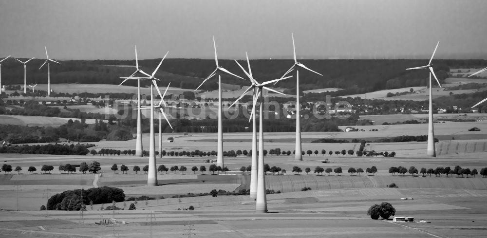 Bad Wünnenberg von oben - Windenergieanlagen (WEA) - Windrad- auf einem Feld in Bad Wünnenberg im Bundesland Nordrhein-Westfalen