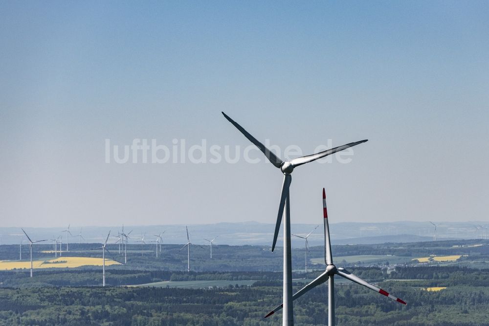 Luftaufnahme Daxweiler - Windenergieanlagen (WEA) - Windrad- auf einem Feld in Daxweiler im Bundesland Rheinland-Pfalz, Deutschland