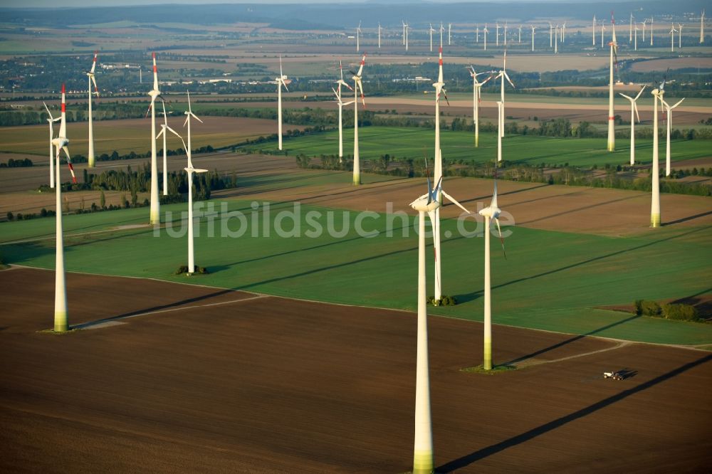 Luftbild Giersleben - Windenergieanlagen (WEA) - Windrad- auf einem Feld in Giersleben im Bundesland Sachsen-Anhalt, Deutschland