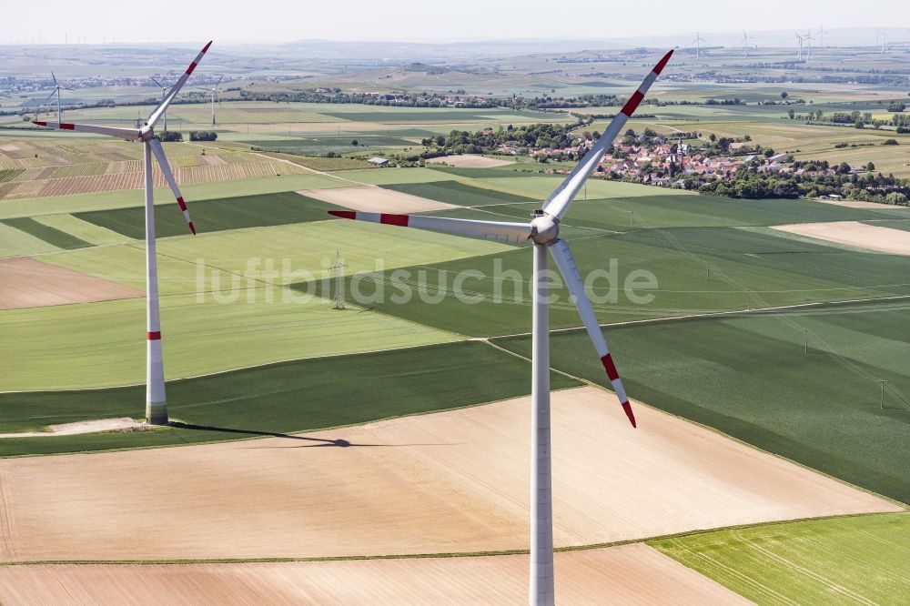 Guntersblum von oben - Windenergieanlagen (WEA) - Windrad- auf einem Feld in Guntersblum im Bundesland Rheinland-Pfalz, Deutschland