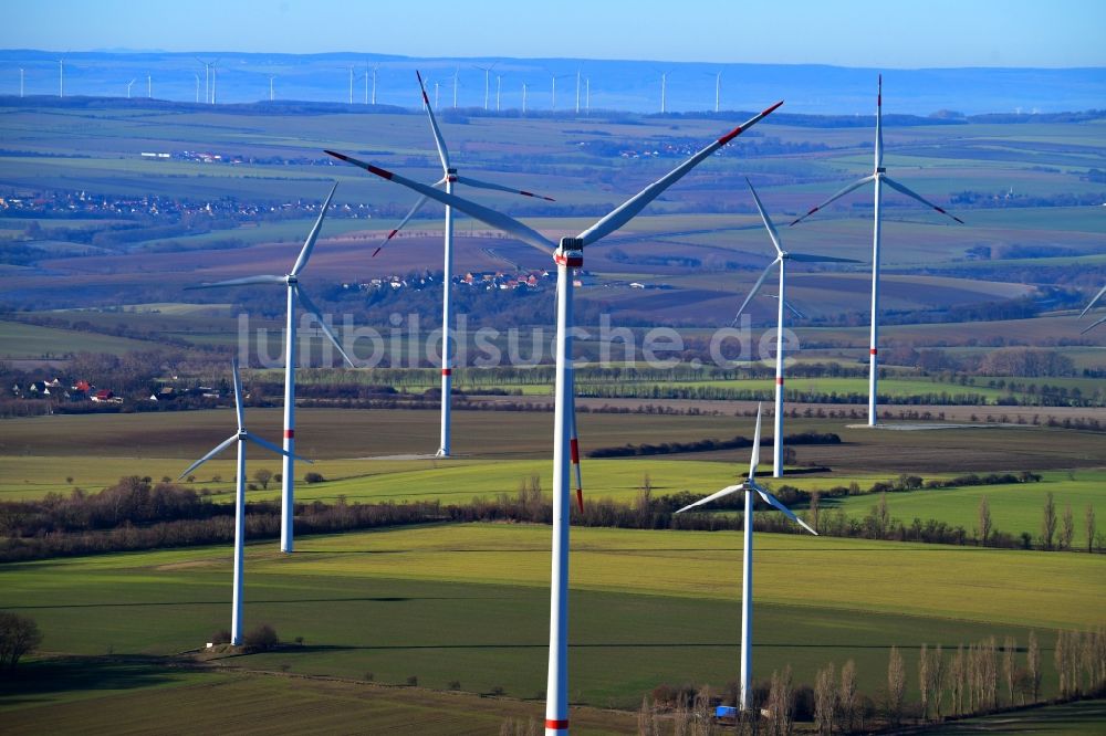 Luftbild Hachelbich - Windenergieanlagen (WEA) - Windrad- auf einem Feld in Hachelbich im Bundesland Thüringen, Deutschland