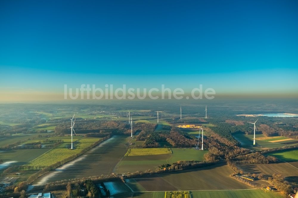 Haltern am See von oben - Windenergieanlagen (WEA) - Windrad- auf einem Feld in Haltern am See im Bundesland Nordrhein-Westfalen