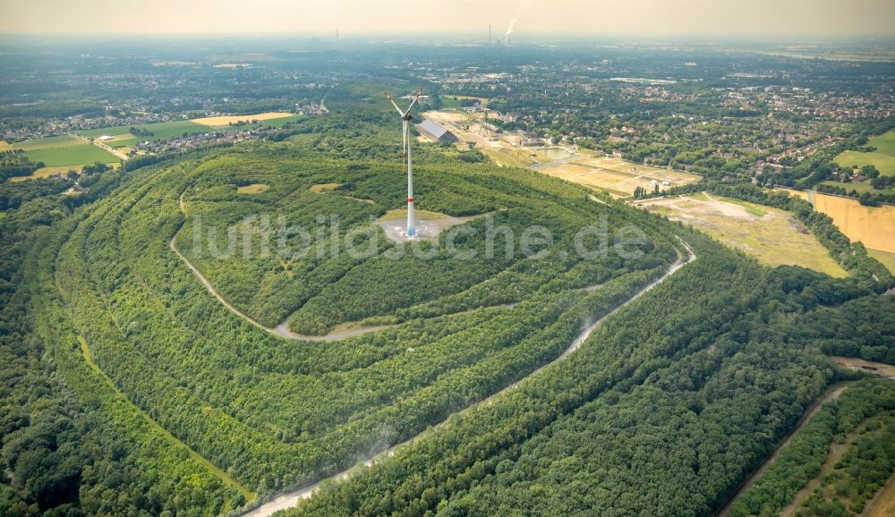 Luftaufnahme Hünxe - Windenergieanlagen (WEA) - Windrad- auf einem Feld in Hünxe im Bundesland Nordrhein-Westfalen - NRW, Deutschland