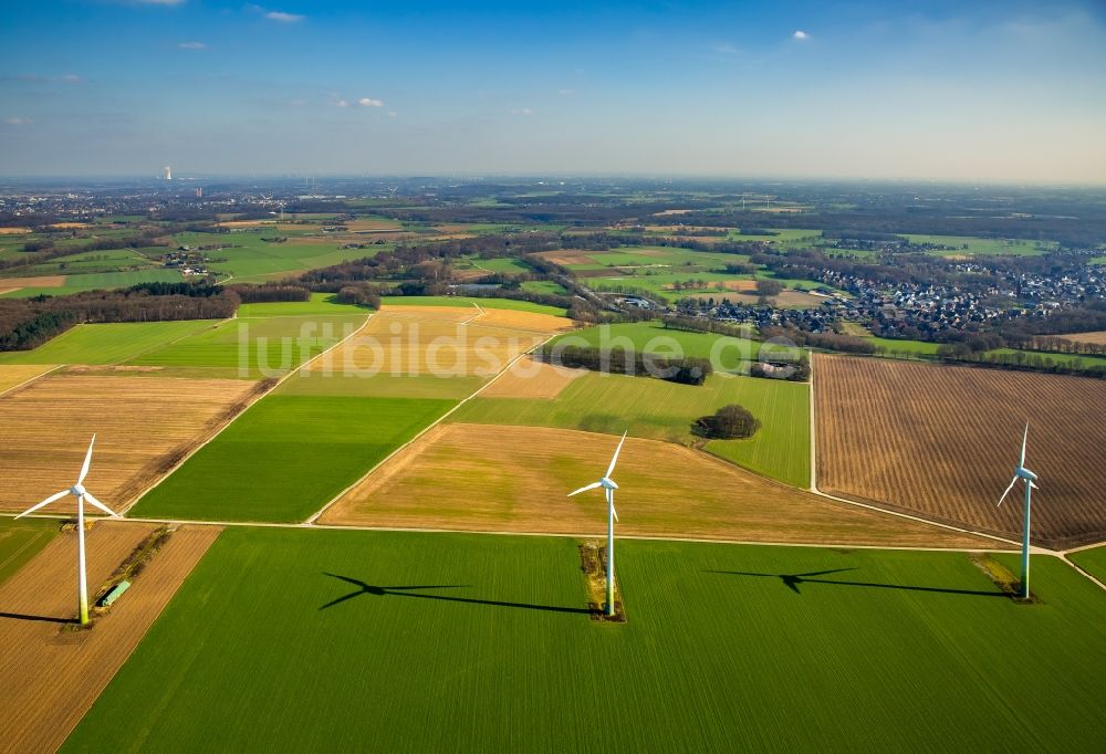 Issum aus der Vogelperspektive: Windenergieanlagen (WEA) - Windrad- auf einem Feld in Issum im Bundesland Nordrhein-Westfalen