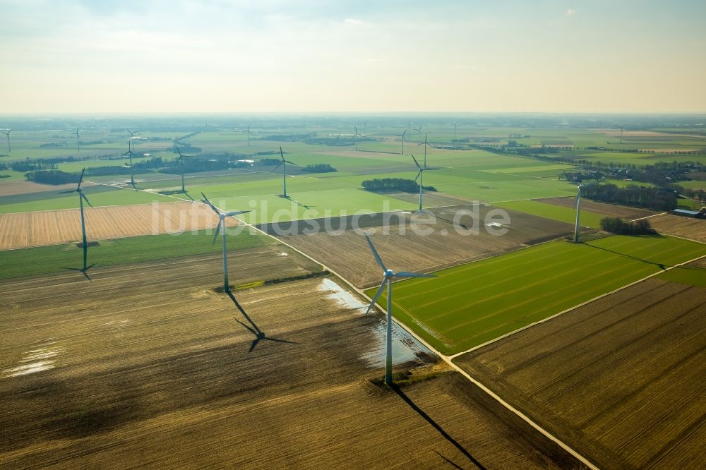 Issum von oben - Windenergieanlagen (WEA) - Windrad- auf einem Feld in Issum im Bundesland Nordrhein-Westfalen