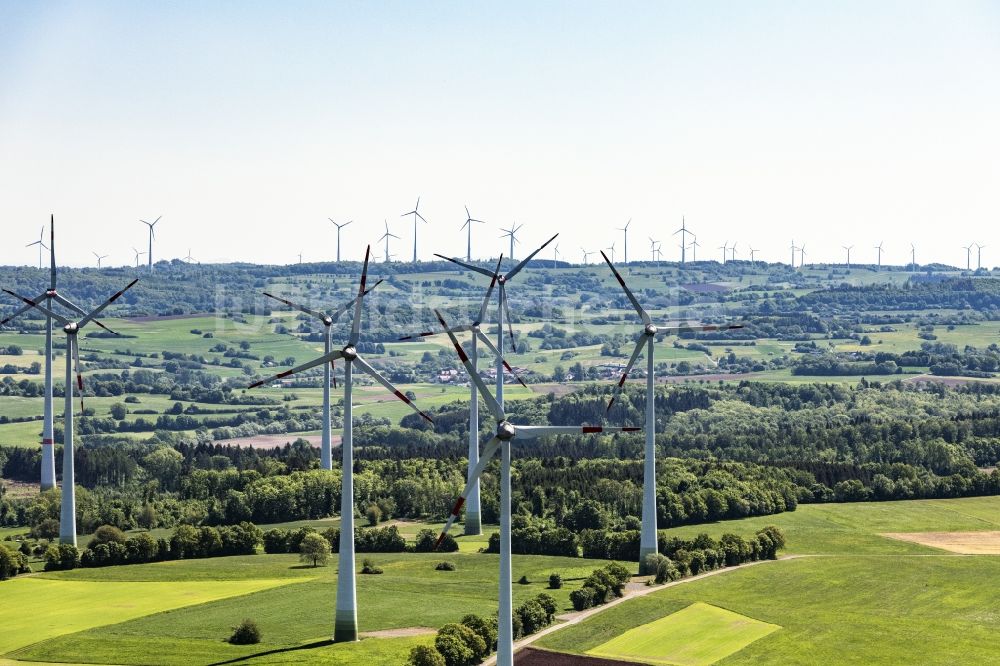 Luftbild Mücke - Windenergieanlagen (WEA) - Windrad- auf einem Feld in Mücke im Bundesland Hessen, Deutschland