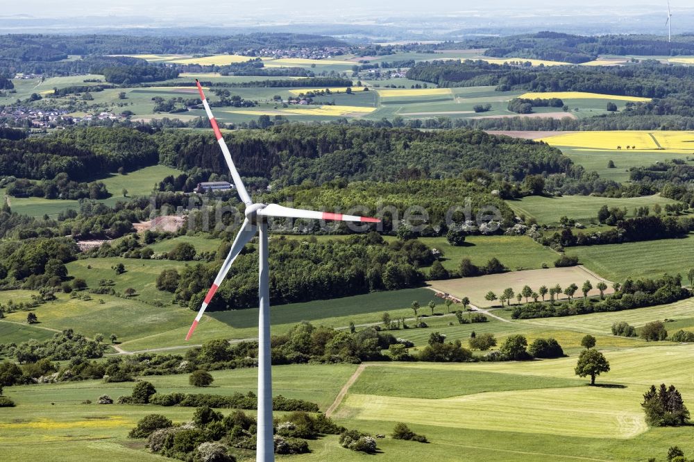 Mücke von oben - Windenergieanlagen (WEA) - Windrad- auf einem Feld in Mücke im Bundesland Hessen, Deutschland