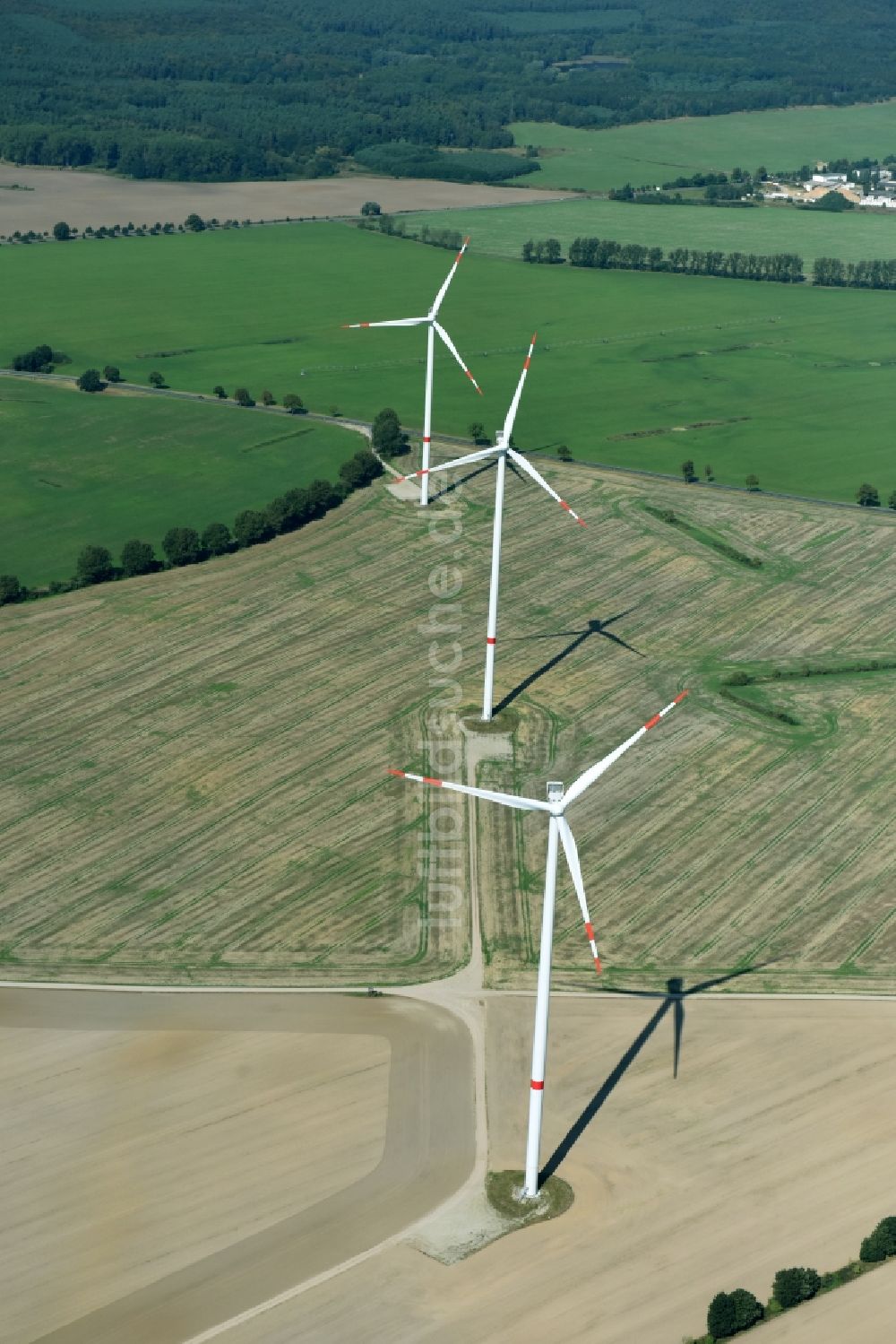 Neuburg von oben - Windenergieanlagen (WEA) - Windrad- auf einem Feld in Neuburg im Bundesland Mecklenburg-Vorpommern