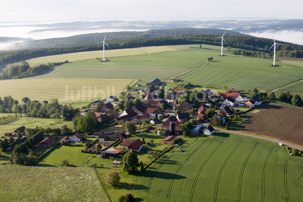 Luftbild Marienmünster - Windenergieanlagen (WEA) - Windrad- auf einem Feld im Ortsteil Bremerberg in Marienmünster im Bundesland Nordrhein-Westfalen