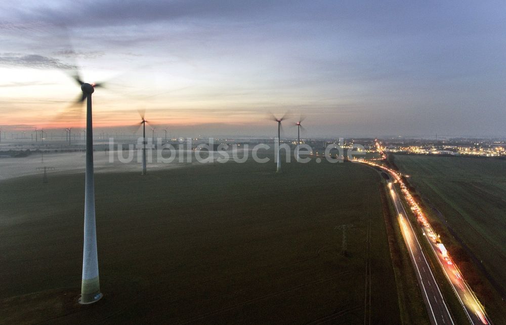 Luftbild Nauen - Windenergieanlagen (WEA) - Windrad- auf einem Feld im Ortsteil Neukammer in Nauen im Bundesland Brandenburg, Deutschland