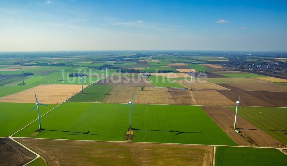 Luftaufnahme Rheurdt - Windenergieanlagen (WEA) - Windrad- auf einem Feld in Rheurdt im Bundesland Nordrhein-Westfalen