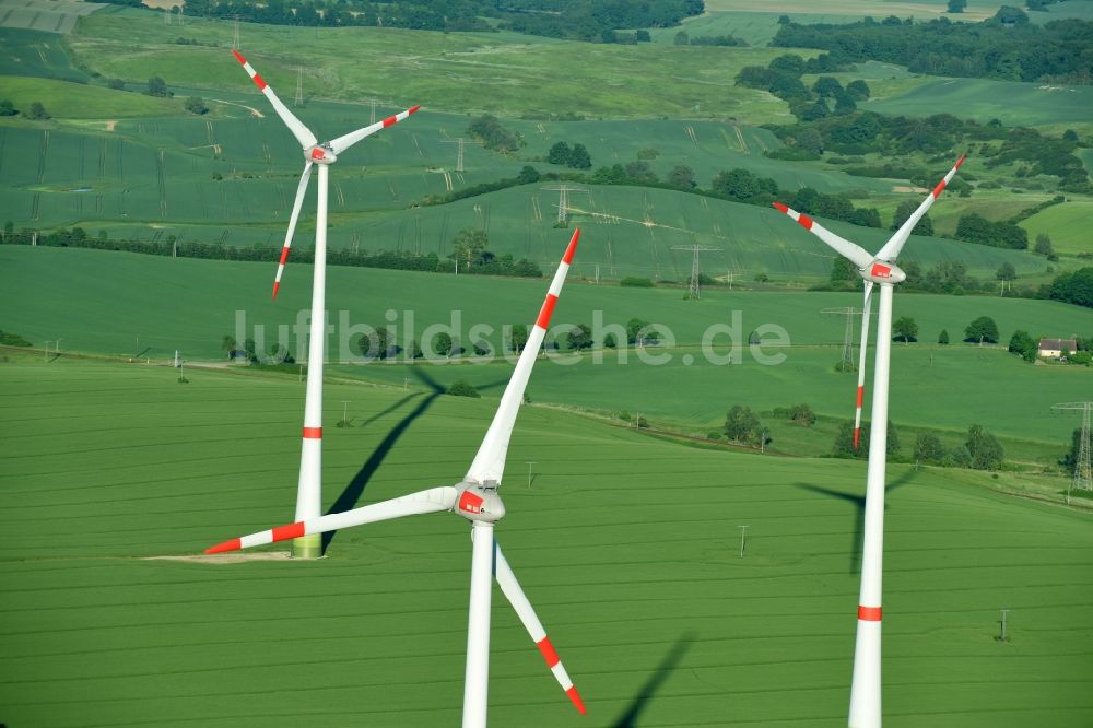 Luftbild Spoitgendorf - Windenergieanlagen (WEA) - Windrad- auf einem Feld in Spoitgendorf im Bundesland Mecklenburg-Vorpommern, Deutschland