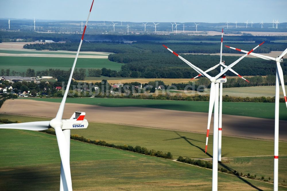 Luftbild Sydower Fließ - Windenergieanlagen (WEA) - Windrad- auf einem Feld in Sydower Fließ im Bundesland Brandenburg