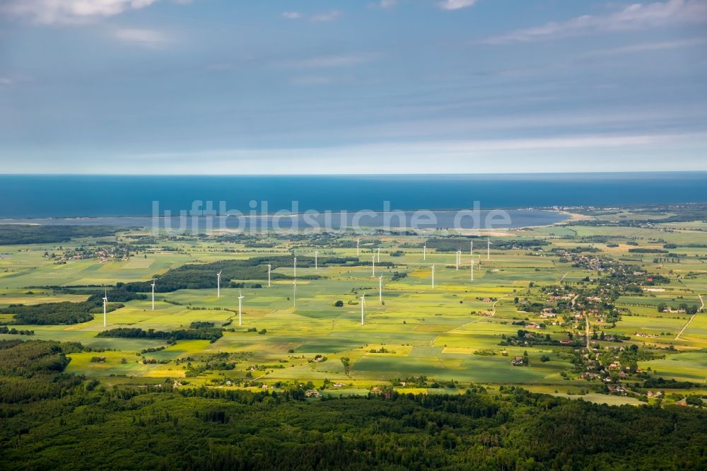 Luftbild Szczeglino - Windenergieanlagen (WEA) - Windrad- auf einem Feld in Szczeglino in Westpommern, Polen