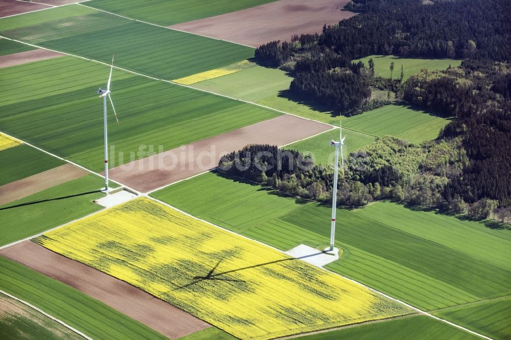 Luftbild Titting - Windenergieanlagen (WEA) - Windrad- auf einem Feld in Titting im Bundesland Bayern, Deutschland