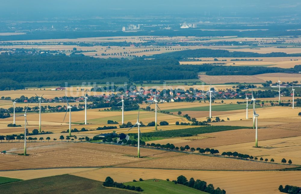 Luftbild Warstein - Windenergieanlagen (WEA) - Windrad- auf einem Feld in Warstein im Bundesland Nordrhein-Westfalen