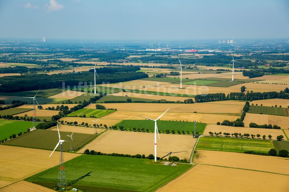 Luftbild Werl - Windenergieanlagen (WEA) - Windrad- auf einem Feld in Werl im Bundesland Nordrhein-Westfalen